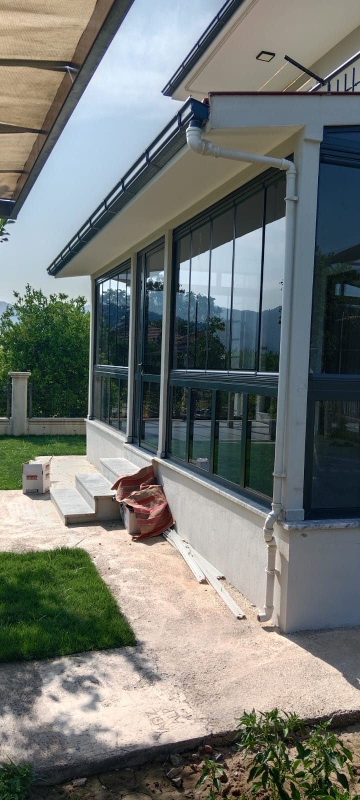 Karadeniz Alüminyum Cam balkon eşikli eşitsiz sürme korkuluk düsakabin plise sineklik