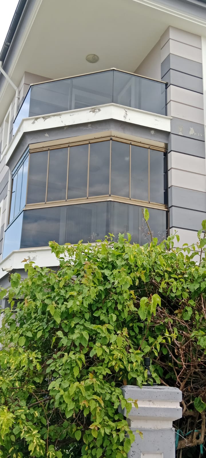 Karadeniz Alüminyum Cam balkon eşikli eşitsiz sürme korkuluk düsakabin plise sineklik